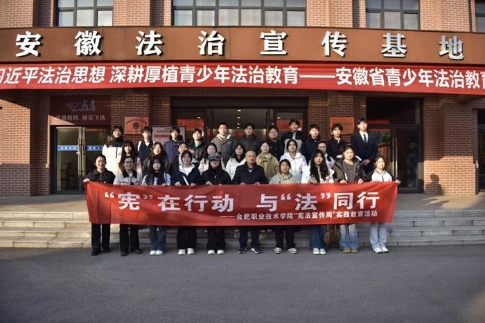 1 师生集体照.png