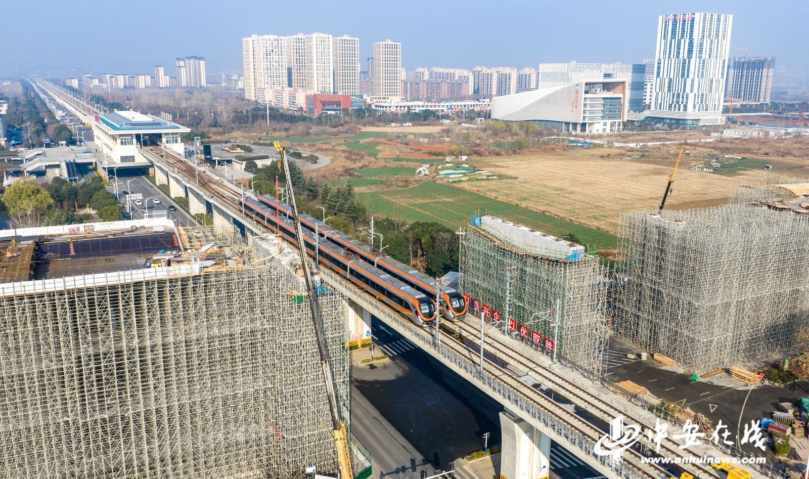 滁州市北沿江高铁站涉铁段施工“加速度”领跑全线