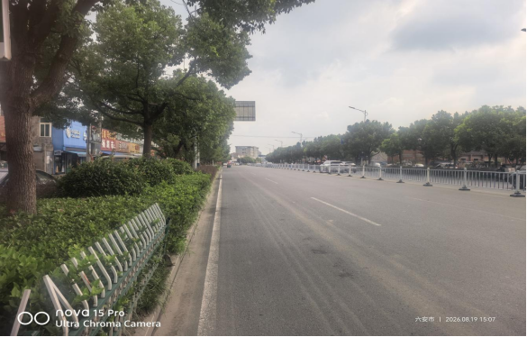 大货车甚至停在了路面上，安全隐患严重问题整改后.png