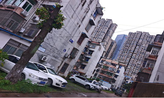凤池苑小区飞线严重问题整改前.png