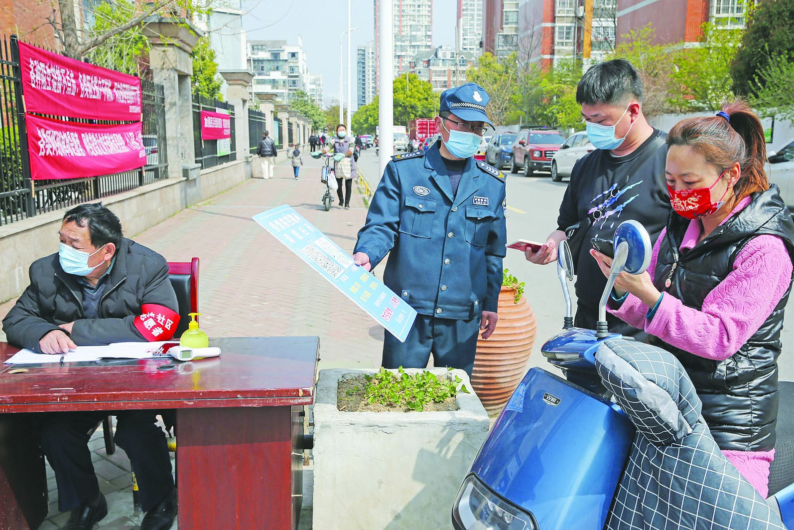 我们不知道他们是谁 却知道他们为了谁_中安新闻_中安新闻客户端_中安在线