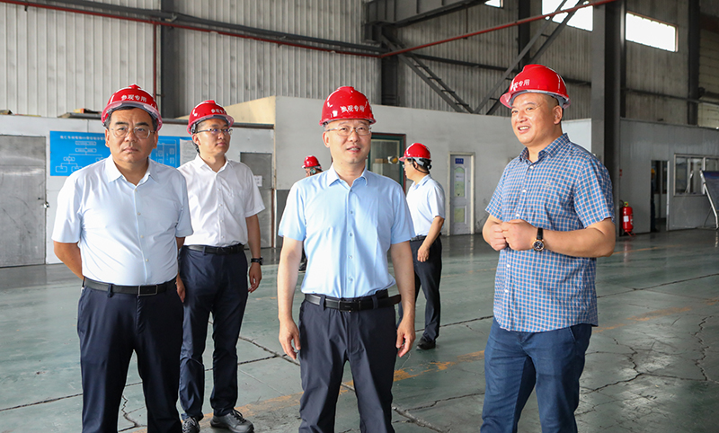 汪华东在调研重点规上工业企业时强调 强化技术创新产